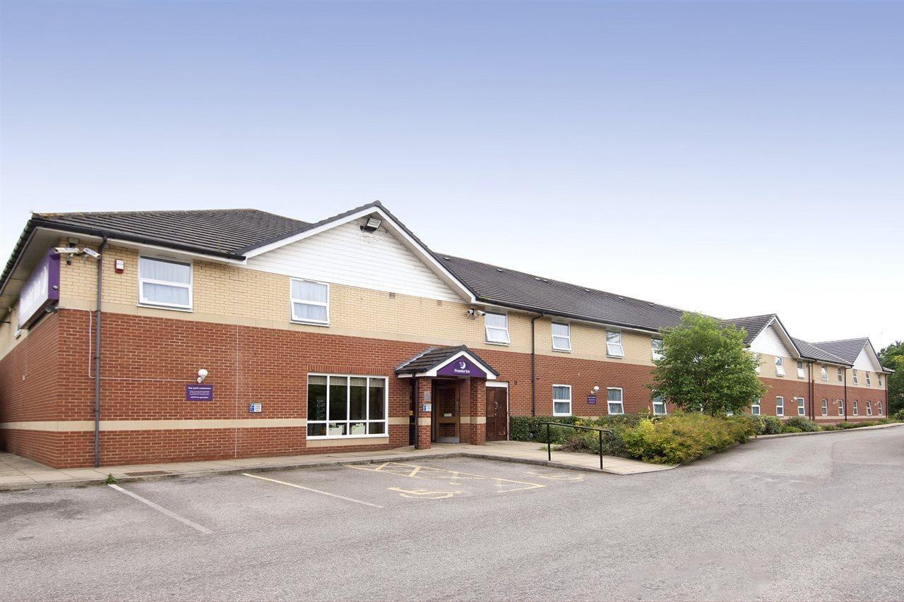 Premier Inn Bradford South Cleckheaton Exterior photo